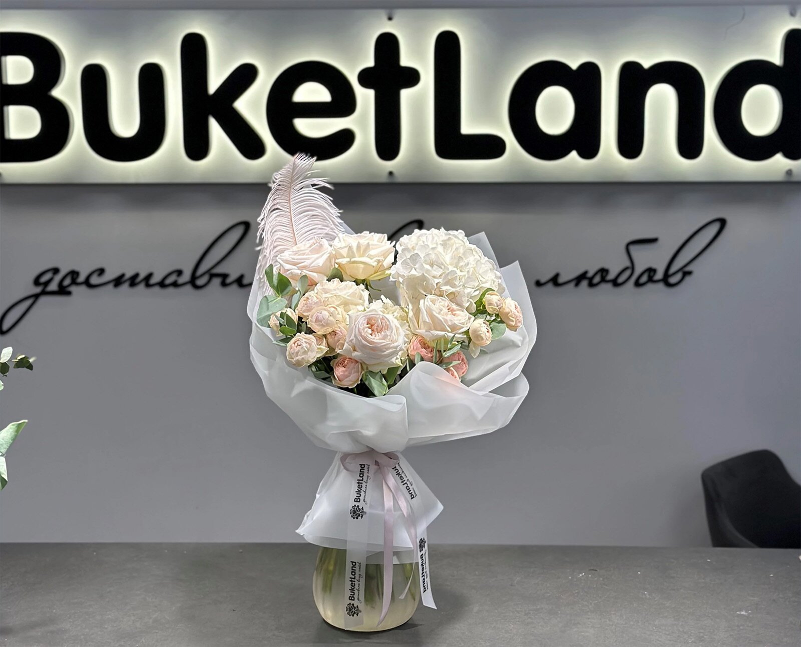 Стильные букеты цветов с доставкой в Киеве от БукетЛенд